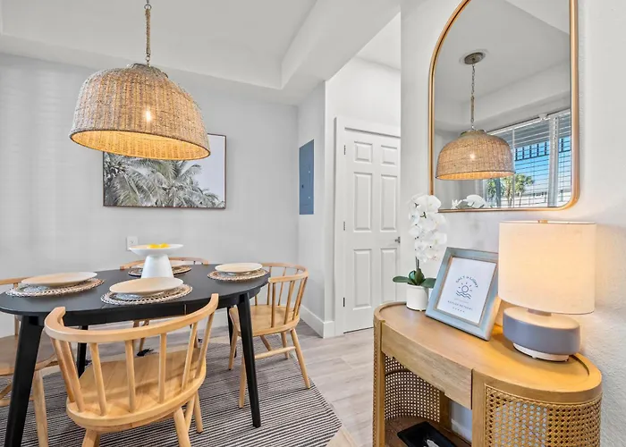 Serene Naples Retreat: Golf-Resort Pool-Tennis-Gym