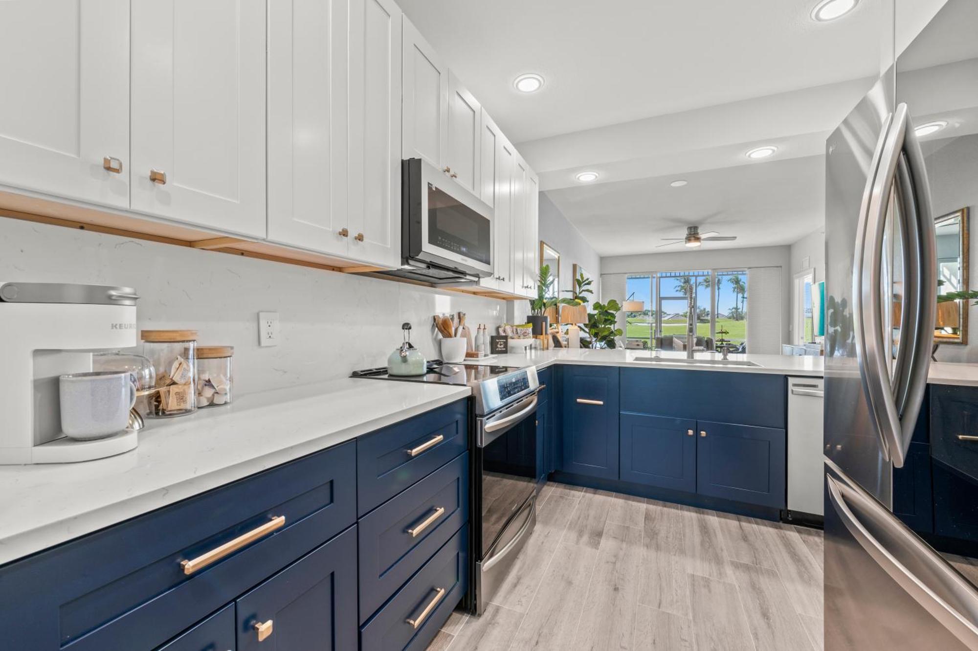Serene Retreat: Golf-resort Pool-tennis-gym Apartment North Naples