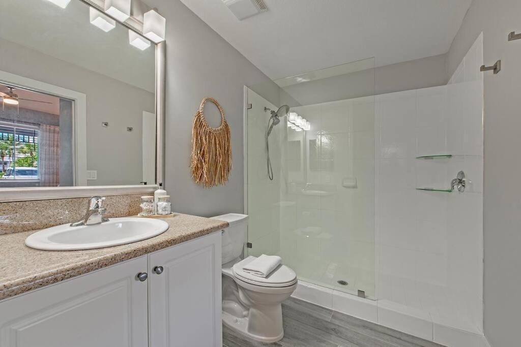 Serene Retreat: Golf-resort Pool-tennis-gym Apartment North Naples